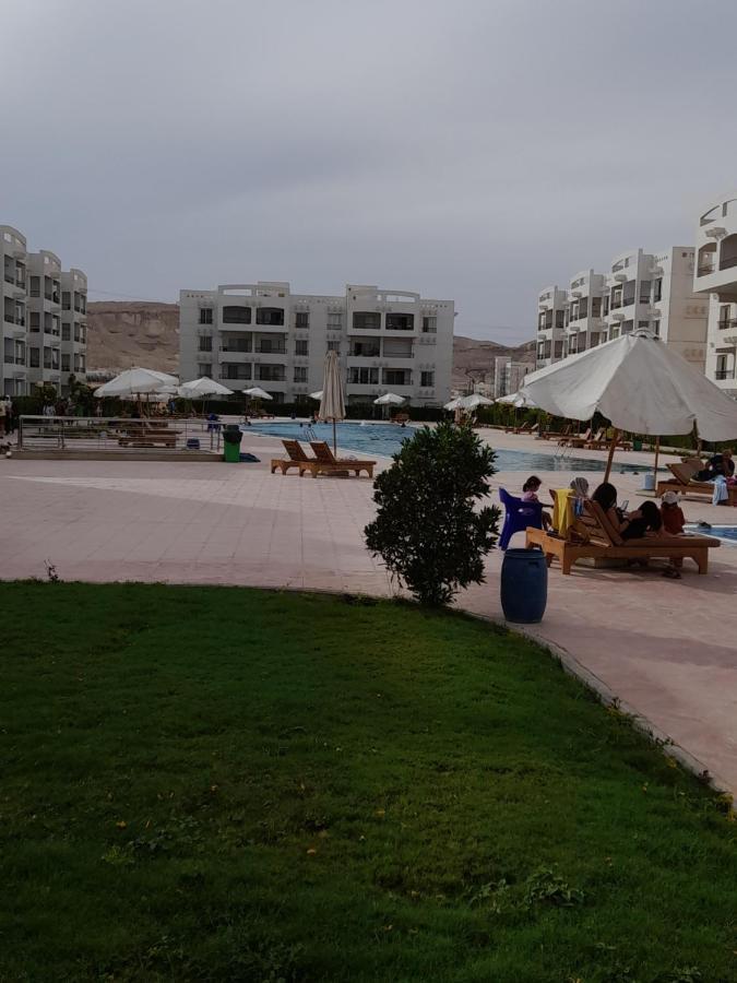 شاليه فرش فندقي بقرية بالميرا بيتش العين السخنه للعائلات Ain Sukhna Exteriör bild